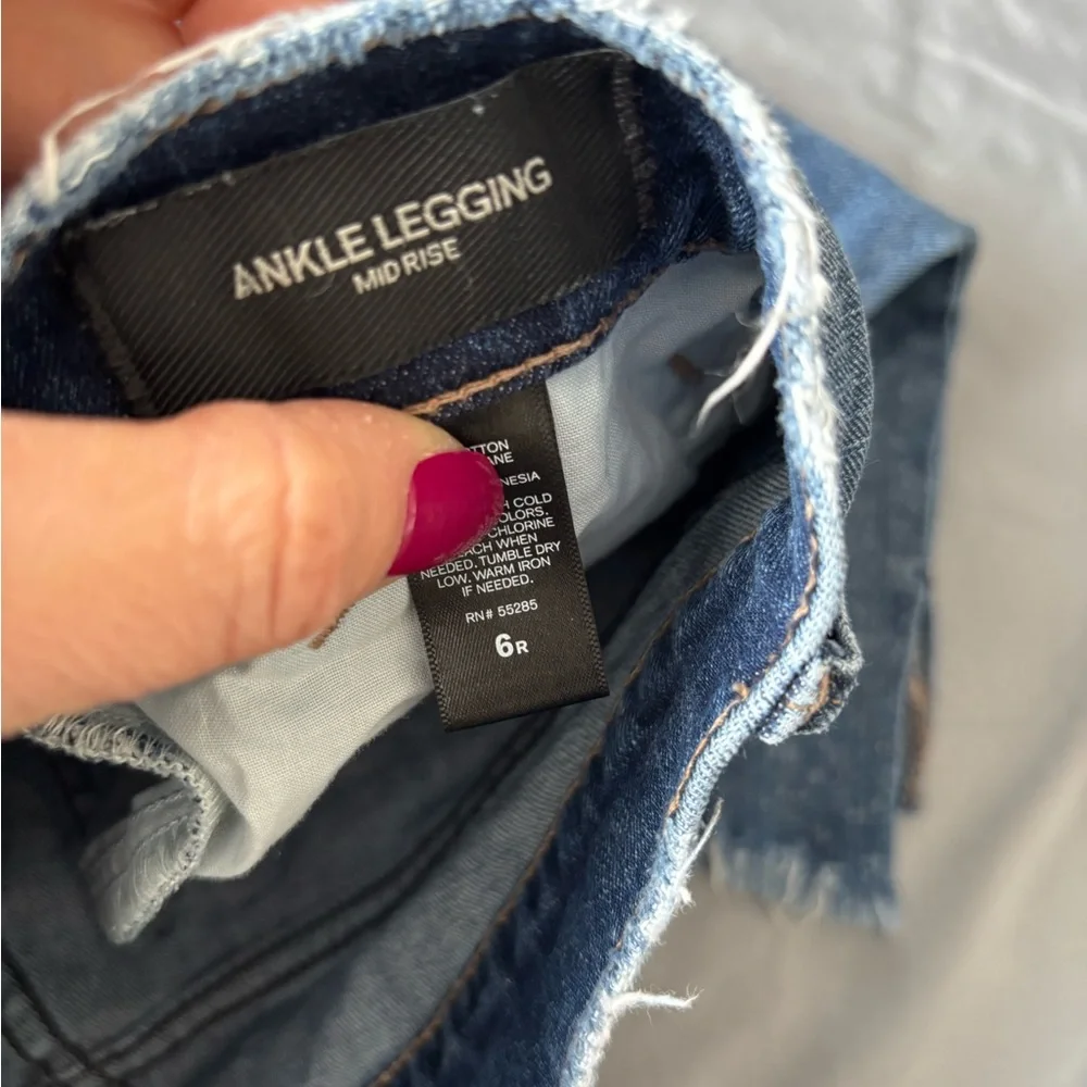 Express Distressed Blue Ankle Jeans - Picture 3 of 5